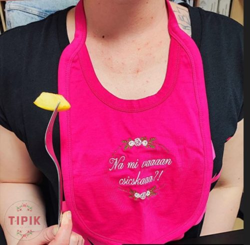 EGYEDI SZÖVEGŰ - hímzett előke