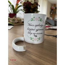   Nincs szükség a középső ujjamra. Elég az arcom. - bögre  - HIBÁS bögre
