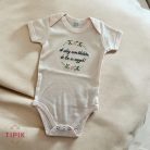 A világ nem tökéletes, de én az vagyok! - hímzett baba body