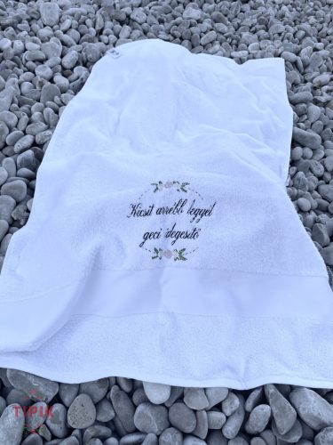 Kicsit arrébb  legyél geci idegesítő - hímzett törölköző