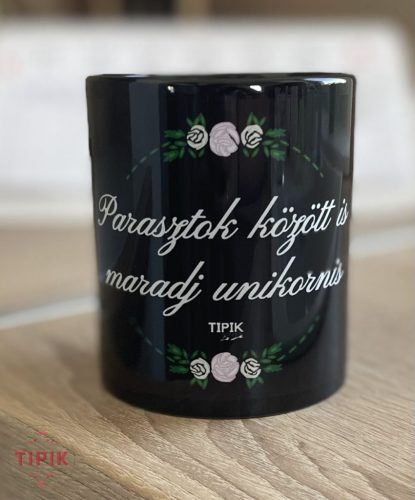 Parasztok között is maradj unikornis - fekete bögre