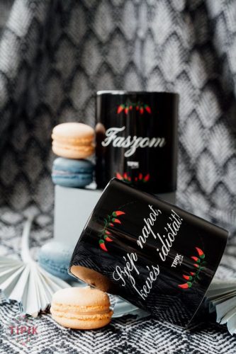 Szép napot, kevés idiótát! - fekete bögre