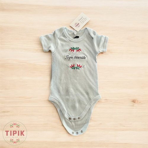 Törpe terrorista - hímzett baba body